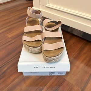 Gently worn! Steve Madden kimme strappy sandal in blush. Size 8